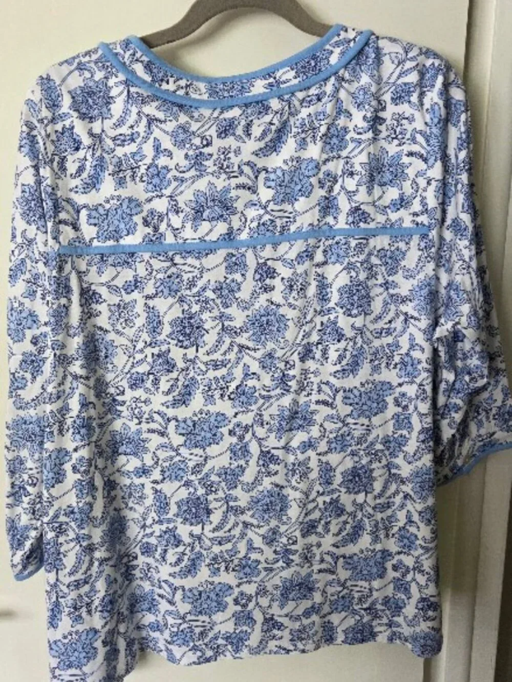 J Jill White and Blue Knit Shirt with Contrast Trim - Sz XL